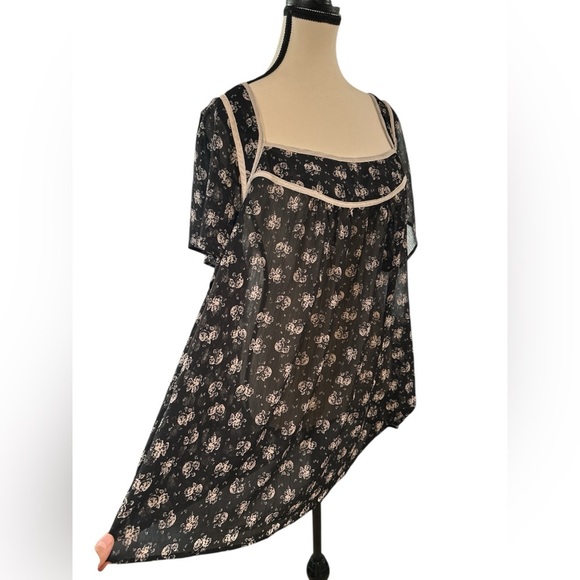 Torrid Elegant Black Floral Women's Top - Picture 3 of 8